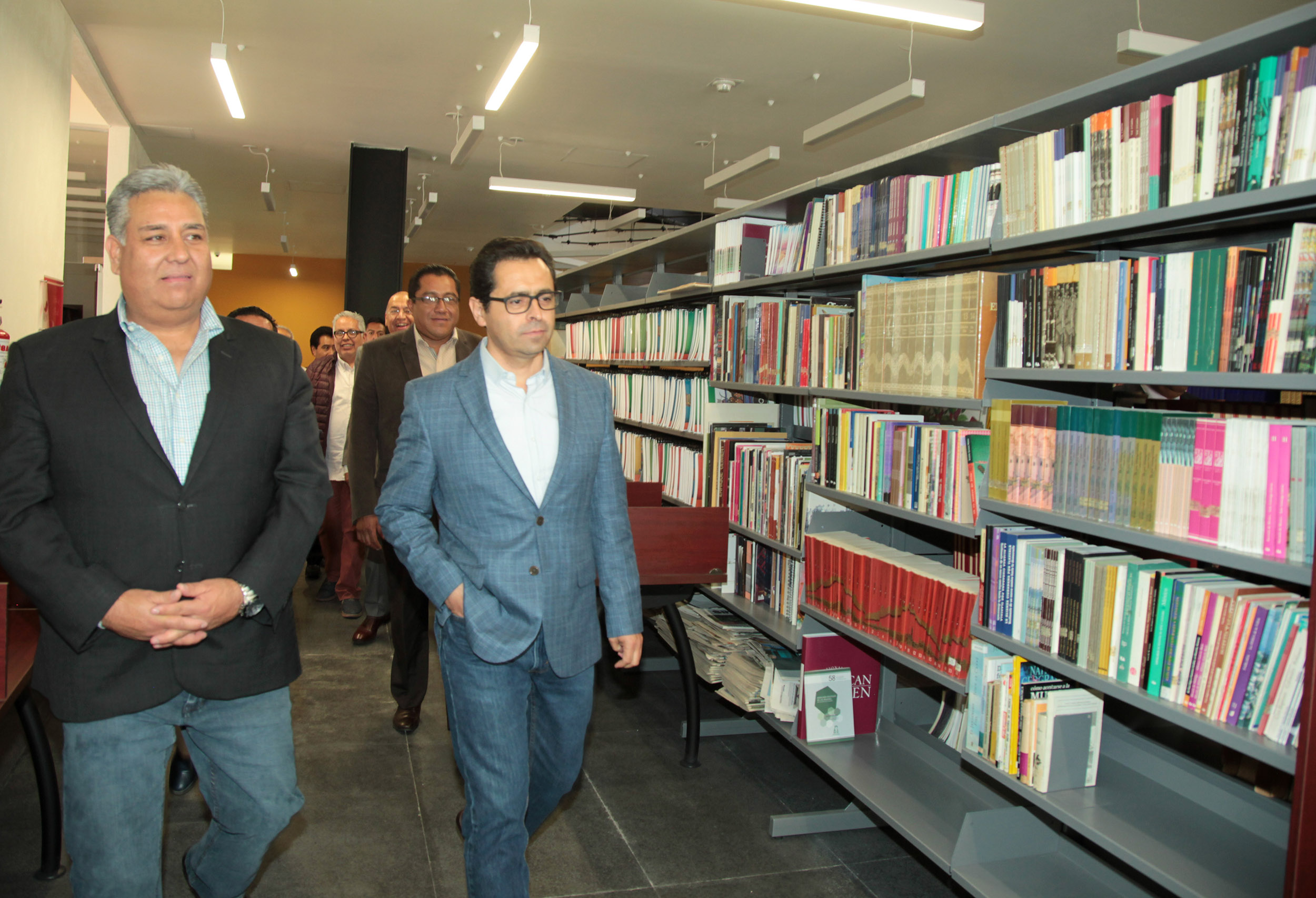 Reciben bibliotecas en comodato obra de Fernando Solana